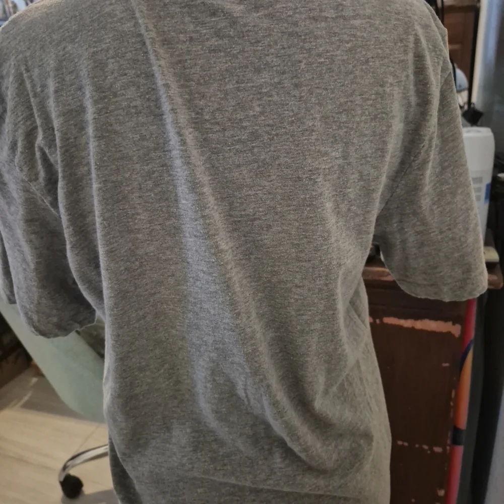 Nike Gray 'Just Do It' Men's Shirt - Picture 2 of 3